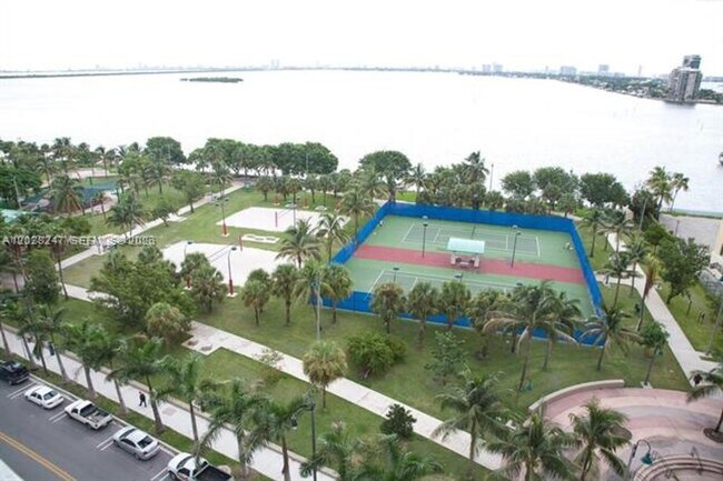 Building Photo - 1800 N Bayshore Dr