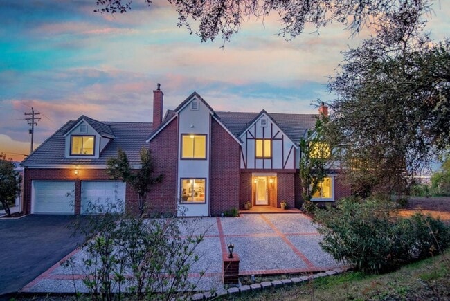 Building Photo - $14995 - Stunning Valley Views from Los Gatos/Monte Sereno Hills, 5 Bd / 3 Ba - **COMING SOON**