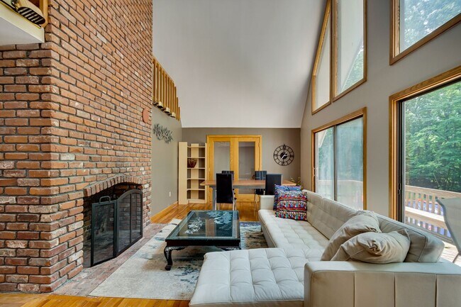 Building Photo - 10 Cold Harbor Dr