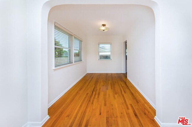 Foto del edificio - 6506 W 82nd St