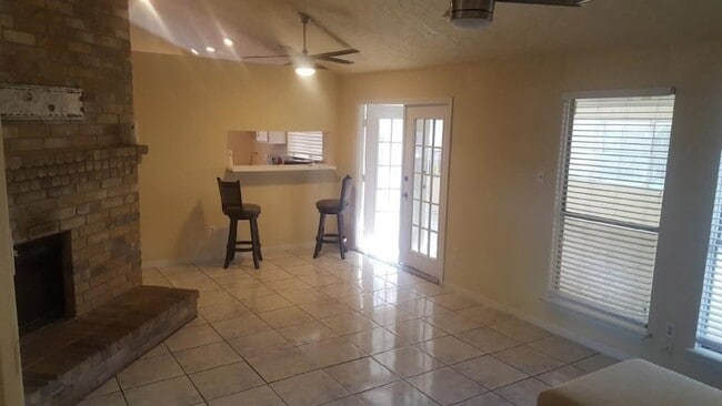 Foto del edificio - 6311 Clayridge Dr