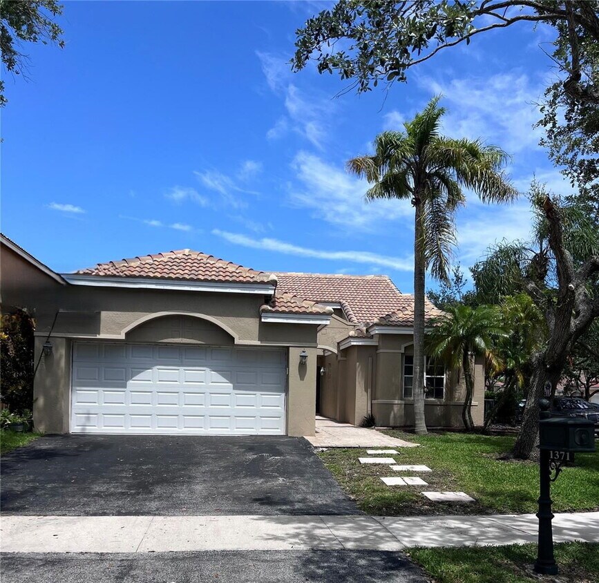 Photo - 1371 Bayview Circle, Weston, FL 33326 - 3 BR 2 BA single-family home