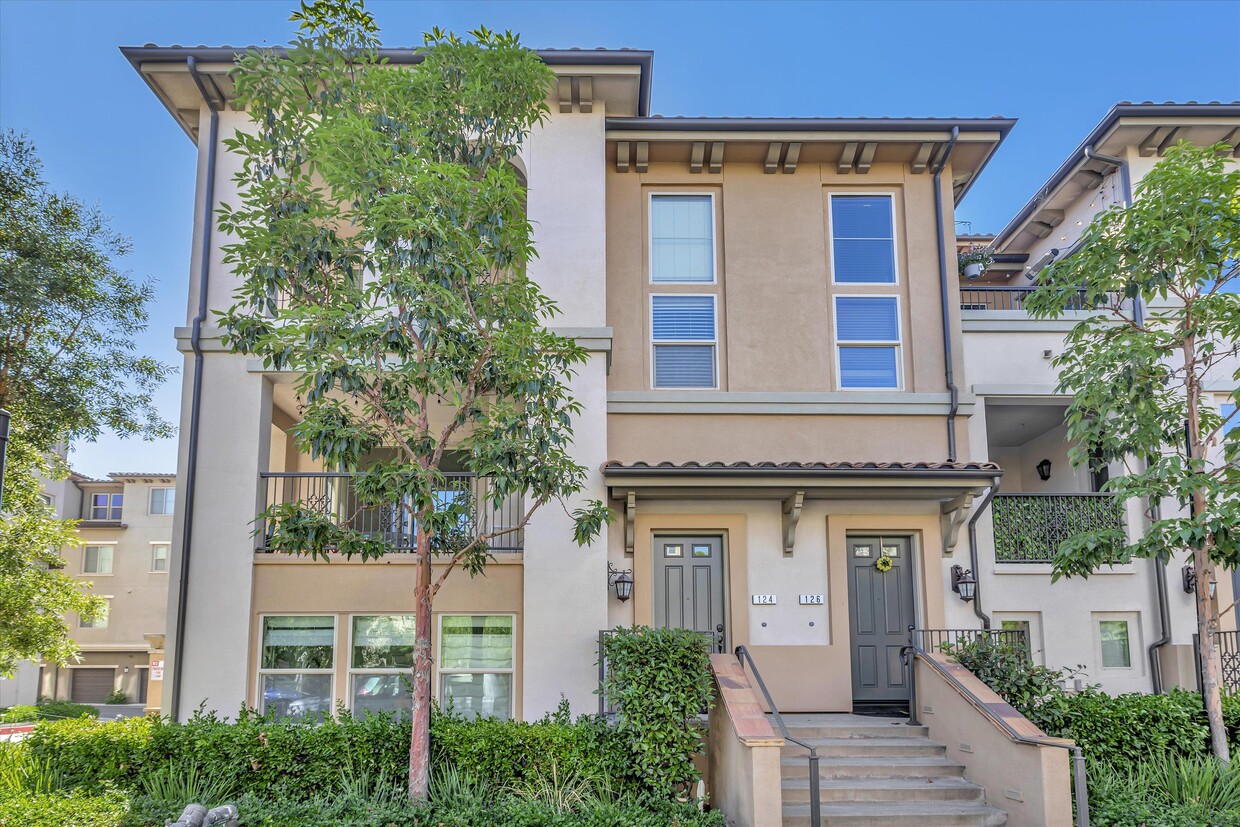 124 Neptune, Irvine, CA 92618 Townhome Rentals in Irvine CA