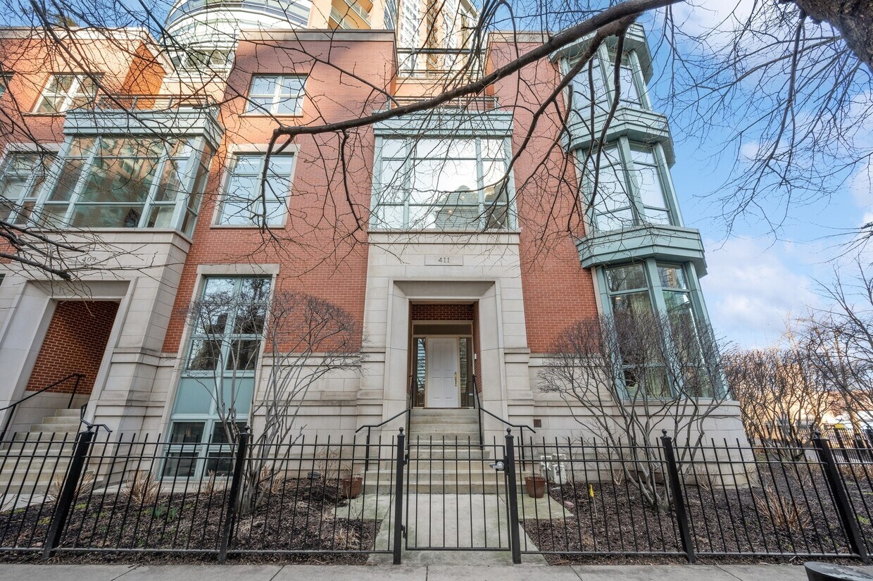 Foto principal - 411 E North Water St
