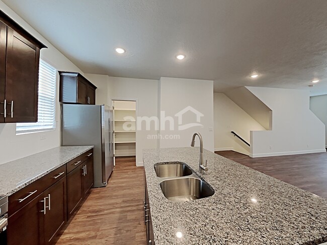 Building Photo - 6088 S Jordan Pkwy W
