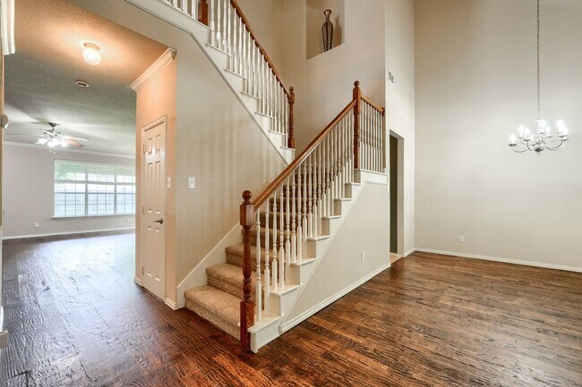 Foto del edificio - 5 Bedroom Home with Brand-New Carpet in Grayhawk | 3-Car Garage | Frisco ISD | Game Room