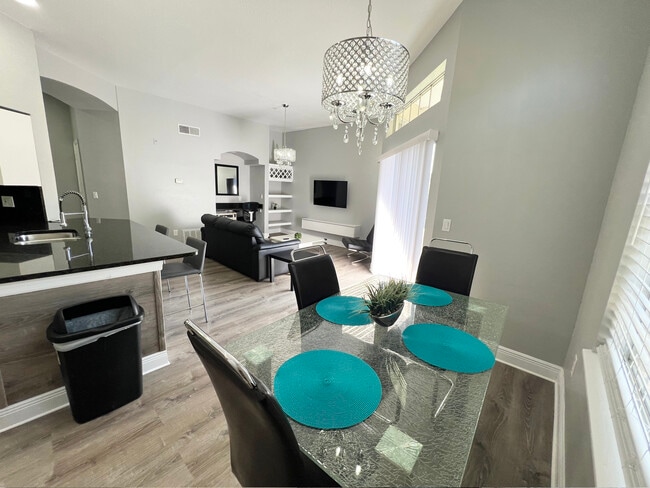 Área de comedor - 7240 Westpointe Blvd