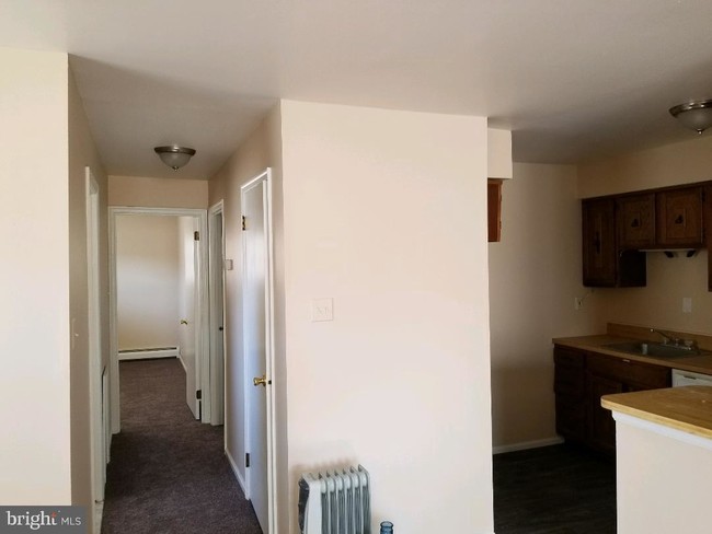 Building Photo - 151 Meadowbrook Ln