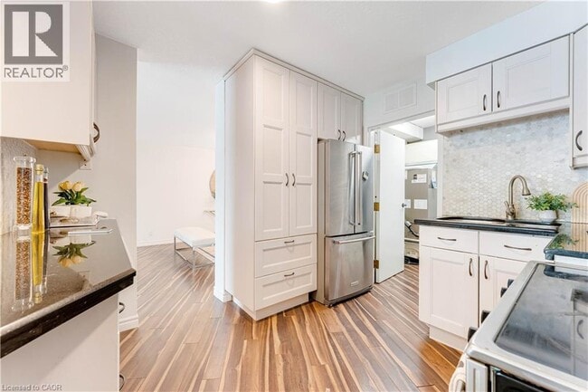 Photo du bâtiment - 250 Glenridge Dr