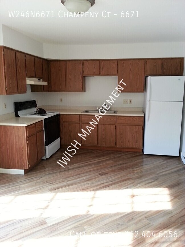 Foto del edificio - W246N6671 Champeny Ct