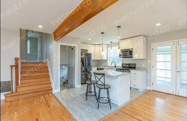 Foto del edificio - 4613 Stuart Avenue