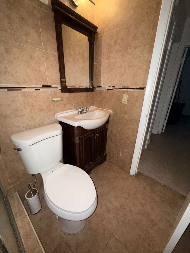 Foto del edificio - Spacious 4BR Home in Miami – Move-In Ready & Prime Location!