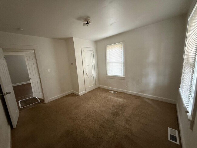 Foto del edificio - AVAILABLE NOW!