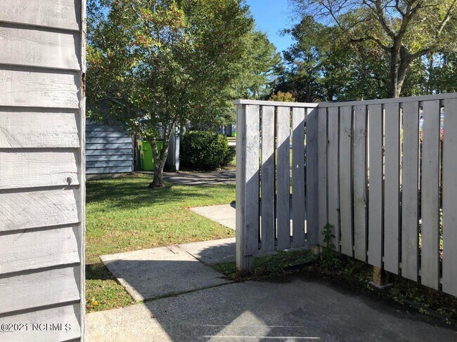 Building Photo - 8 Mulberry Ln