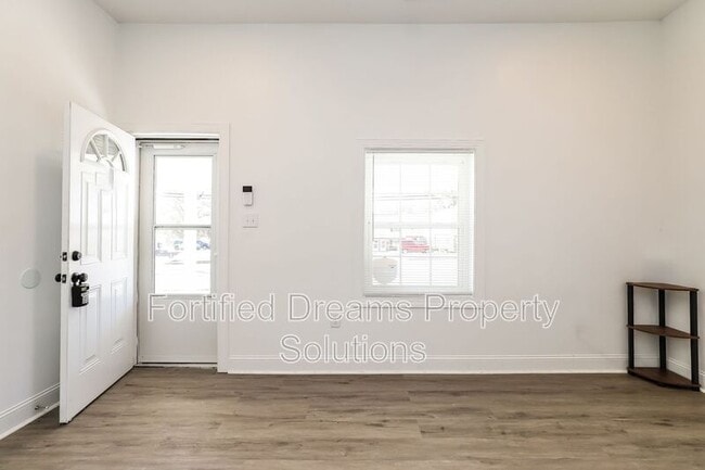 Building Photo - 235 S English St