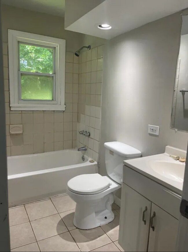 Building Photo - 3 Bed and 1 Bath in Atlanta!
