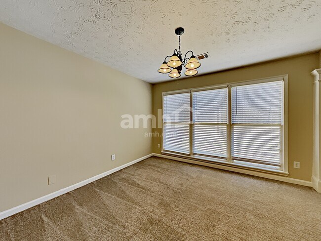 Foto del edificio - 500 Dacula Ridge Ct
