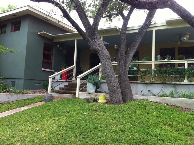 Building Photo - 1227 Hillside Ave