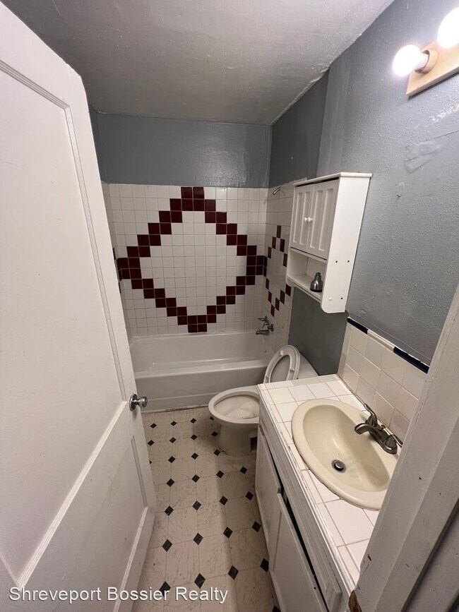 Foto del edificio - 3 br, 2 bath House - 235 E. 74th St.