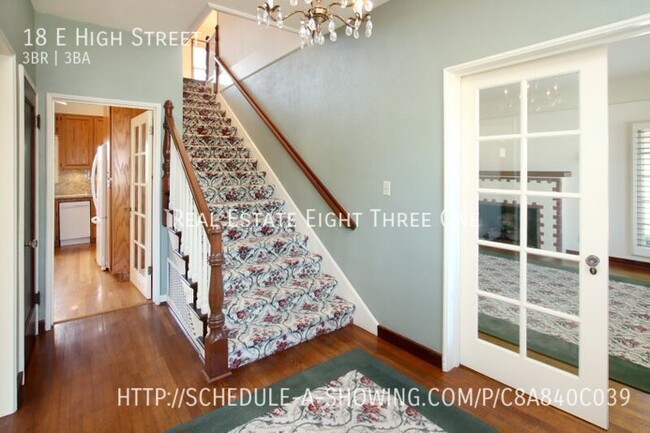 Building Photo - Colonial Style Watsonville Home