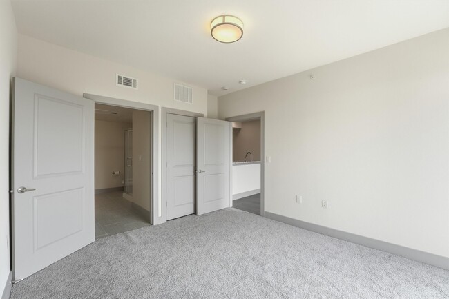 Building Photo - 6955 Turtlewood Dr