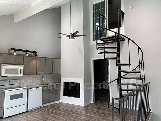 Building Photo - 7215 Holly Hill Dr