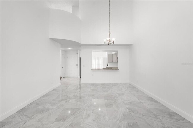 Foto del edificio - 14852 Laguna Beach Cir