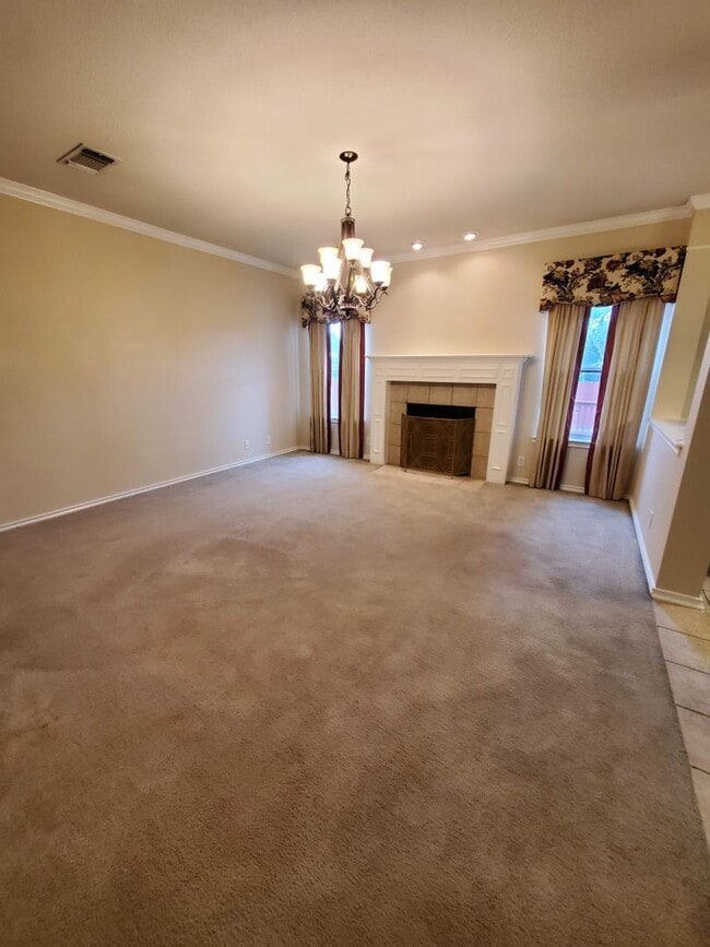 Building Photo - 2610 Montebello