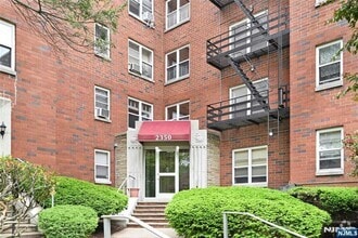 Building Photo - 2350 Linwood Ave