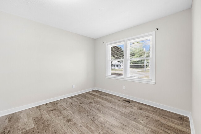 Foto del edificio - Lakeshore Harbour Townhomes