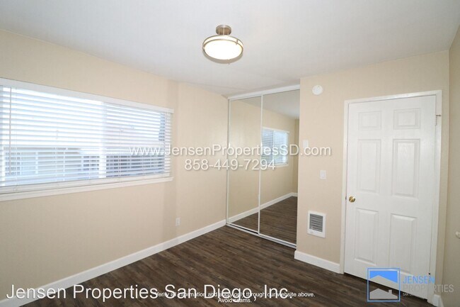 Building Photo - 3 br, 1.5 bath House - 10416 Caminito Rimini