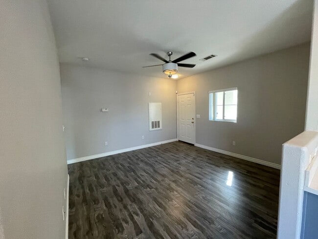Building Photo - 2 Bedroom Summerlin Condo - Gated community