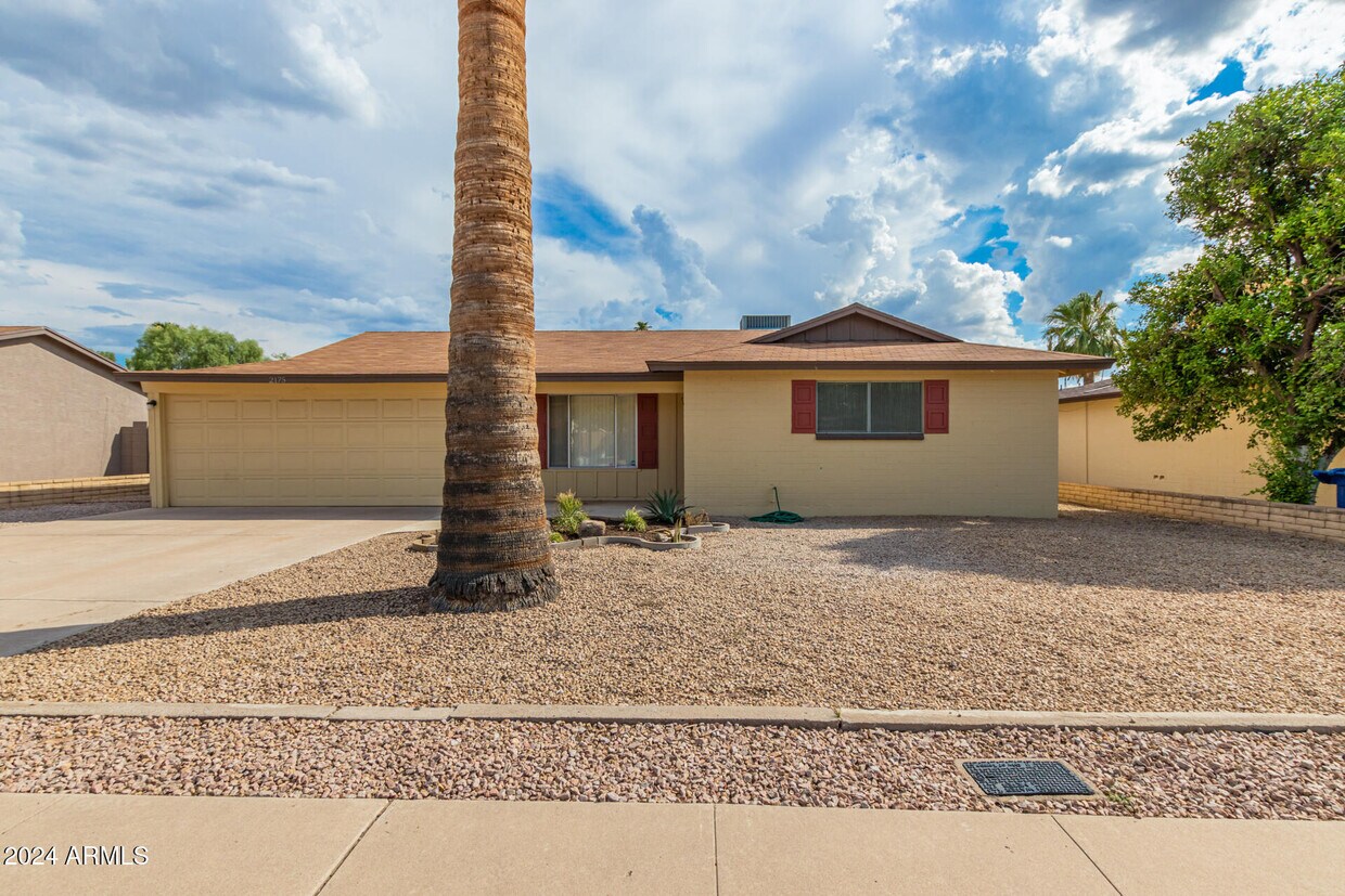 Foto principal - 2175 E Palmcroft Dr