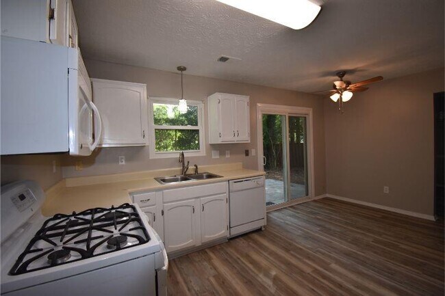 Foto del edificio - 11305 Bramshill Dr