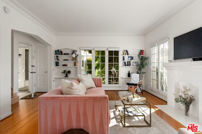 Foto del edificio - 6065 Scenic Ave