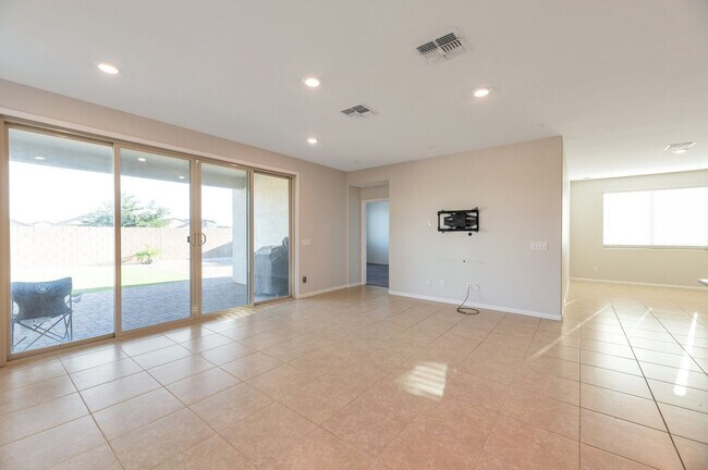 Building Photo - Modern Luxury Living: 4-Bed, 3-Bath Home i...