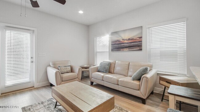 Foto del edificio - 7672 Shadow Lake Dr