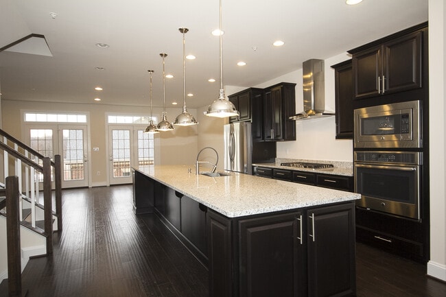 Building Photo - 2912 Middleham Ct
