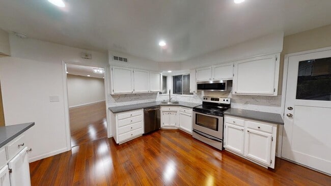 Building Photo - 8400 Ascolano Ave