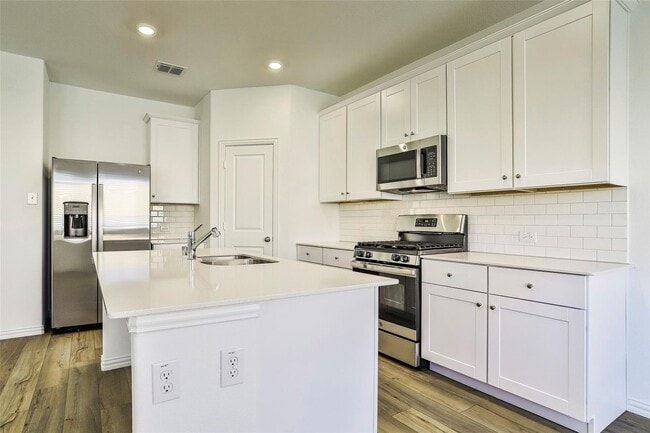 Foto del edificio - Cute Newer 4-2-2 N Ft. Worth