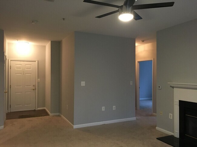 Foto del edificio - Spacious 3 BR/2 BA Condo in Russett Commun...