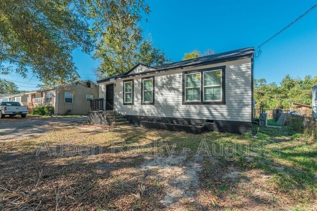 Building Photo - 2524 Rhodes Dr