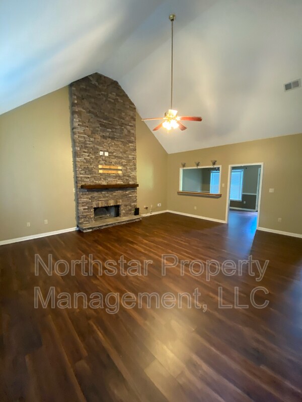 Building Photo - 210 Locksley Dr