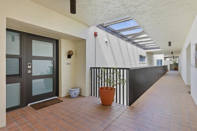 Building Photo - 2089 Gulf of Mexico Dr