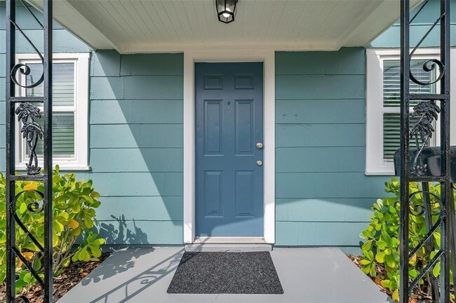 Building Photo - 920 40th St N