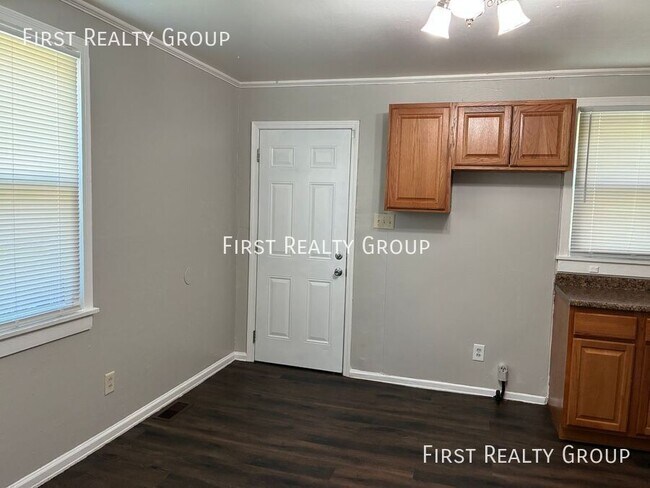 Building Photo - 4446 Waymire Ave