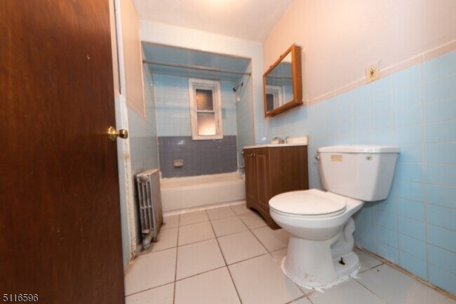 Building Photo - 985 Stuyvesant Ave