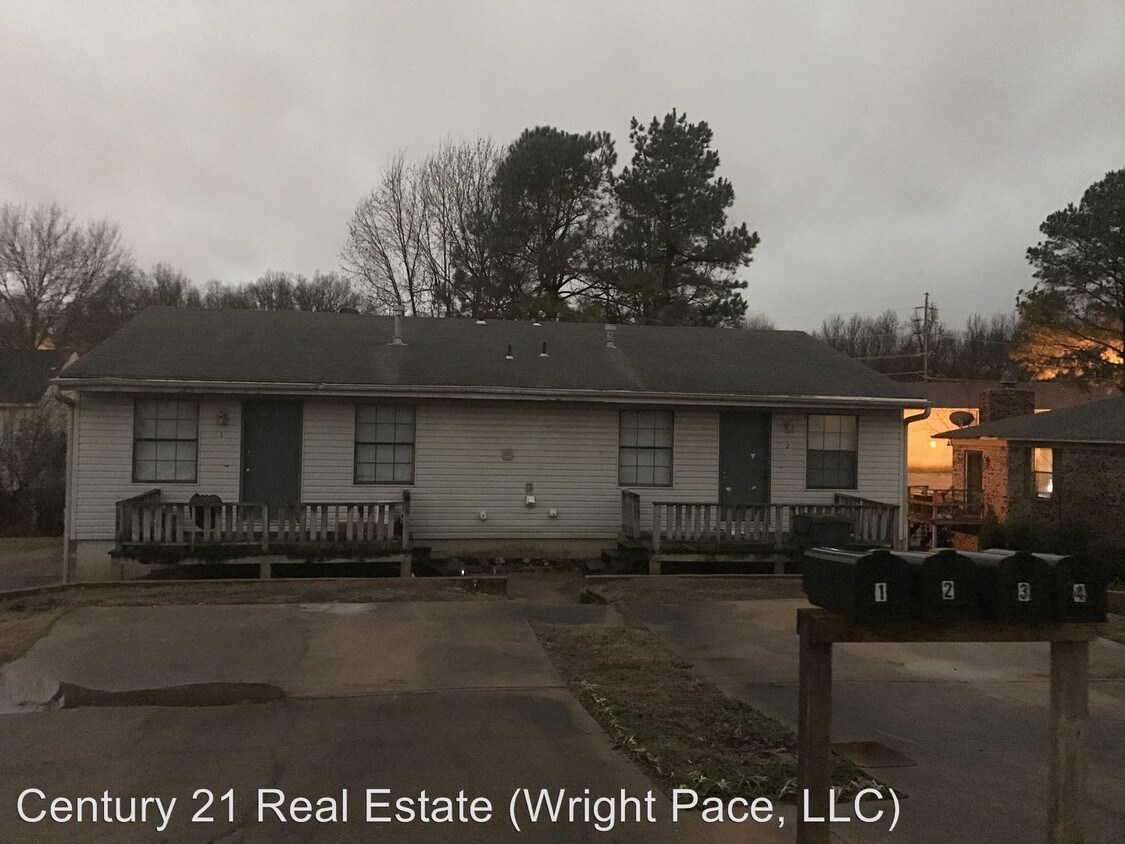 Primary Photo - 2015 Stonemill Dr