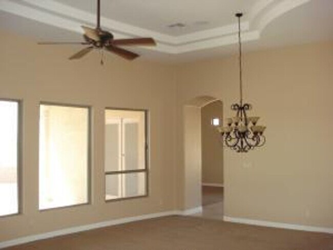 Foto del edificio - COMING SOON...BEAUTIFUL HOME ON HUGE LOT!
