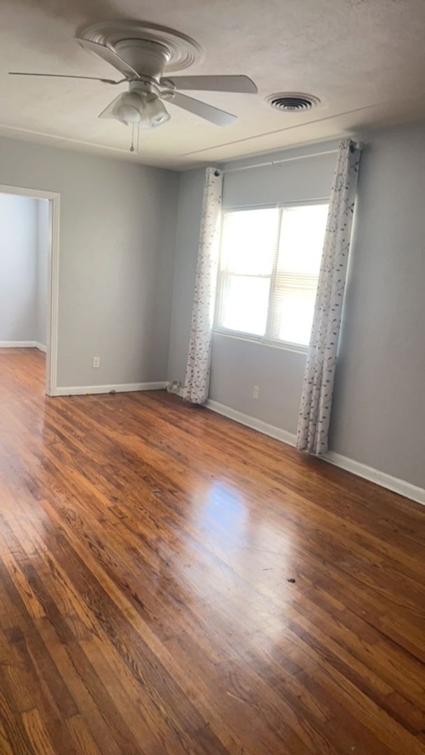 Building Photo - Great location! Must See  3BD-2 BA